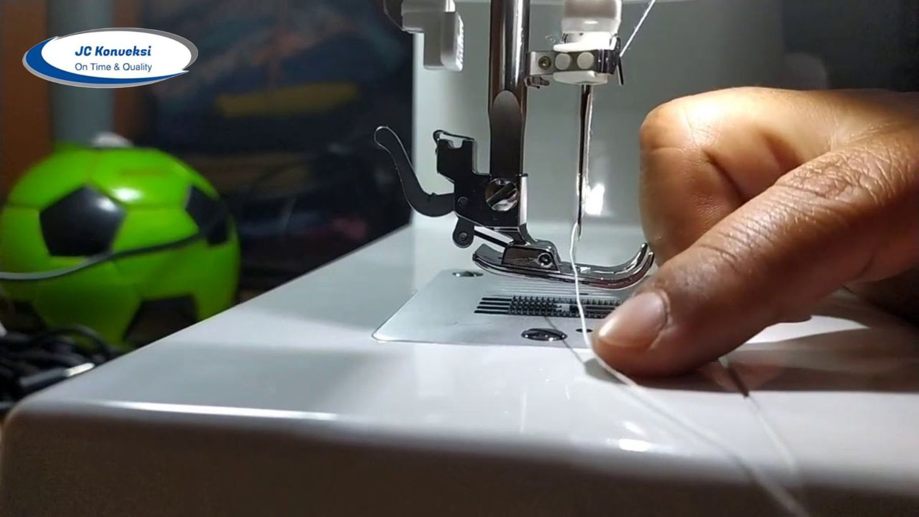 Bagaimana Cara Memasang Benang pada Mesin Jahit? Panduan Lengkap untuk Pemula